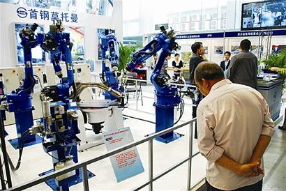 机博会上的“尖板眼” 智能商务礼仪服务新风向